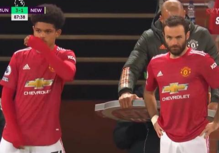 推 荐 一 款 ” 边 锋 掼 蛋 如 何 拿 到 好 牌 ” 原 来 可 以 开 挂